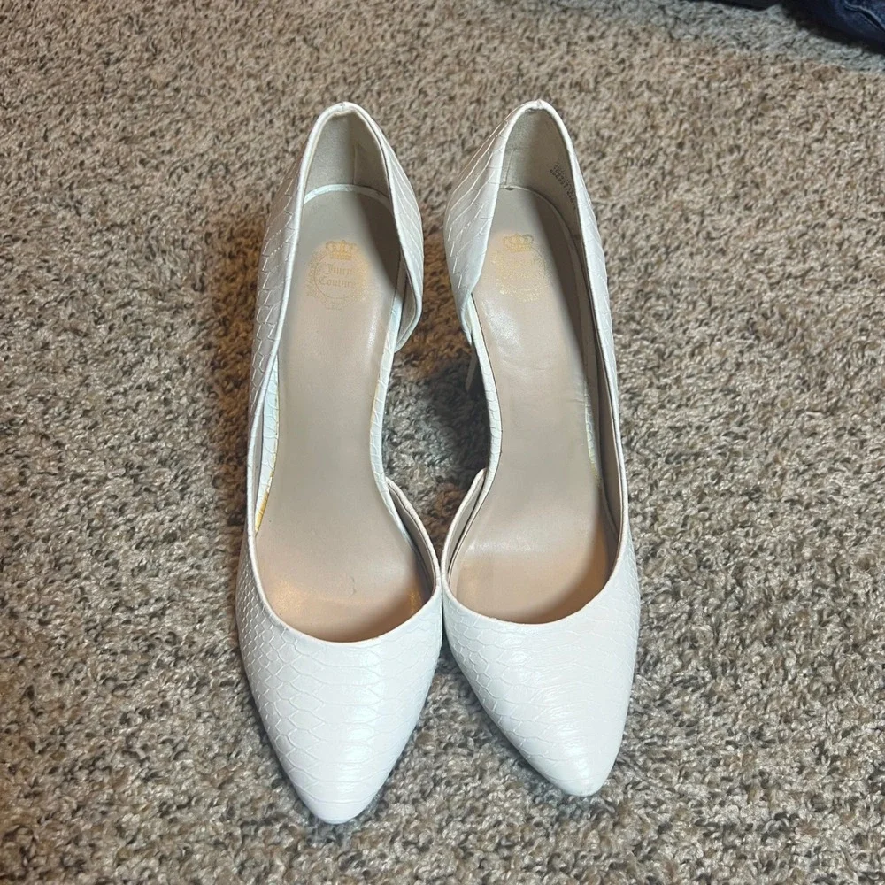 Juicy Couture White Heels Stiletto Pointed Toe Pumps Shoes‎ Size 9